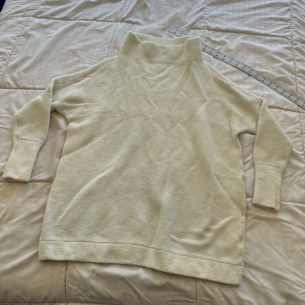 Free People White Knit Oversized Turtleneck Sweater Size XS short sleeves